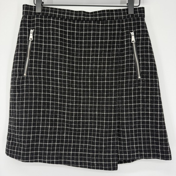 Banana Republic Dresses & Skirts - Banana Republic Black and White Wool Blend‎ Plaid Mini Skirt